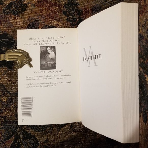 Frostbite by Richelle Mead, YA romance dark fantasy novel, Vampire Academy - Picture 3 of 4